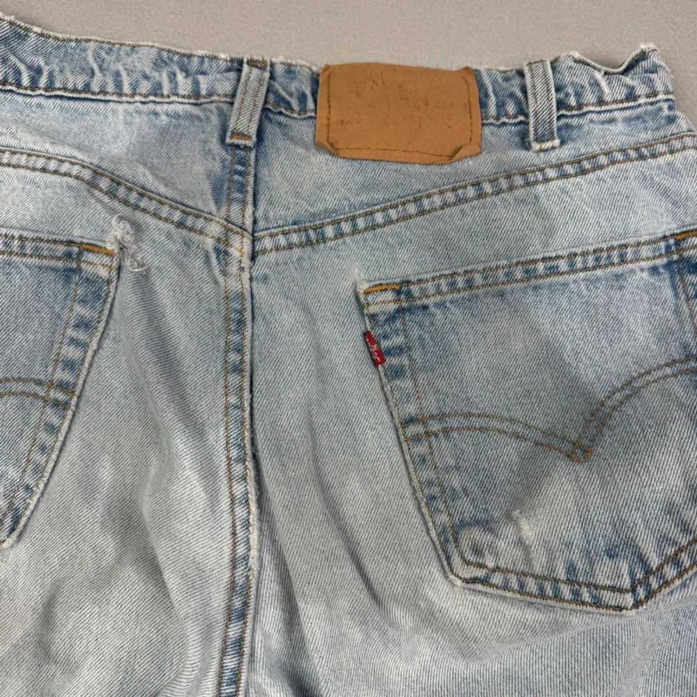 Thrashed Vintage Levis 550 Relaxed Fit Jeans Light Wash Made in USA W34 L36 90s